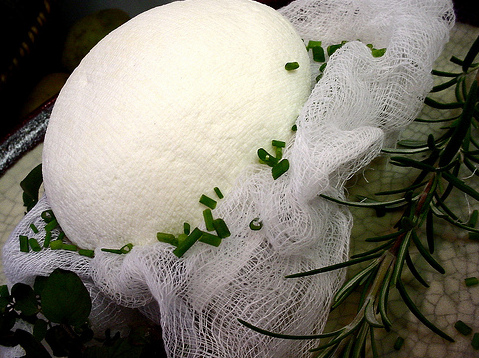 This soft Queso Blanco cheese is considered one of the easiest cheeses to make (pic: <a href="https://www.flickr.com/photos/85934826@N00/" target="_blank" rel="noopener">Baha'i Views / Flitzy Phoebie</a>, <a href="https://creativecommons.org/licenses/by-nc-nd/2.0/" target="_blank" rel="noopener">creative commons</a>).