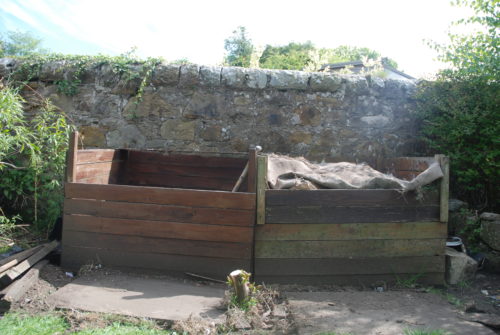 Caixas de compostagem para os resíduos sanitários de compostagem de bricolage