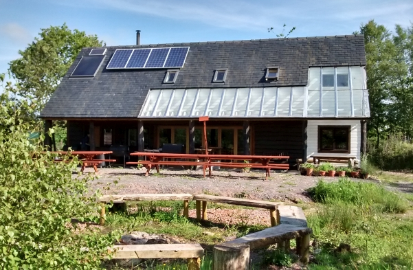 Anna & Pete Grugeon's off-grid house in the woods