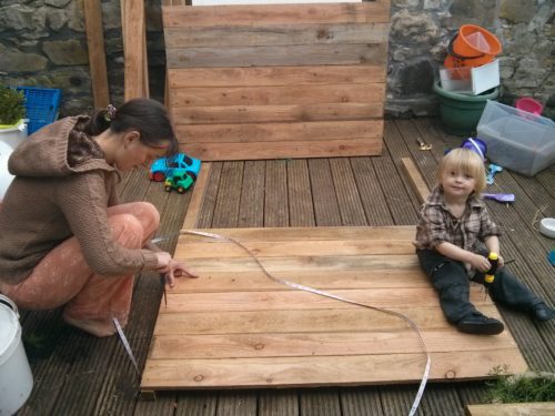 Construction des bacs à compost pour les toilettes à compostage DIY