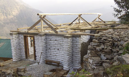 A Nepalese earthbag building with ridge beam in place earthbag6